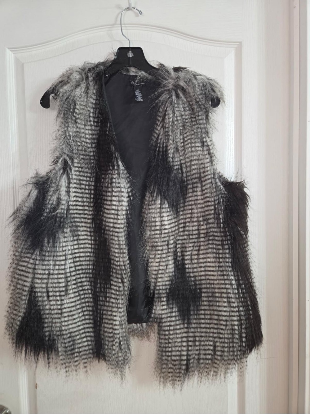 New Directions Faux Fur Satin Lined Vest Sz M. JY-53